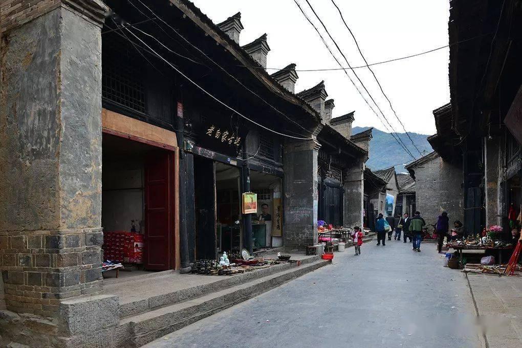 尔滨火出新高度!菜市场都被限流了,本地人:从没见过这样的场面