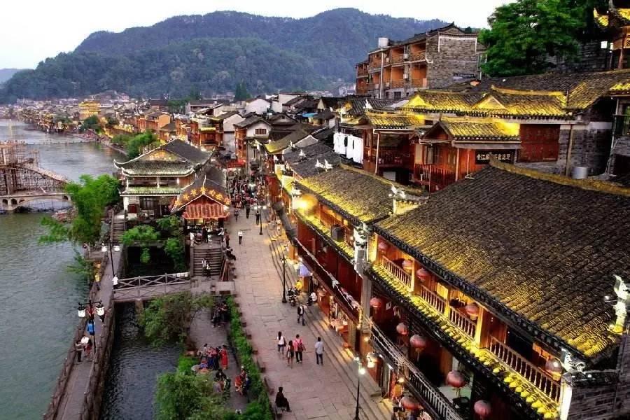 “龙经济”热度狂飙,联名周边炙手可热,海外订单激增